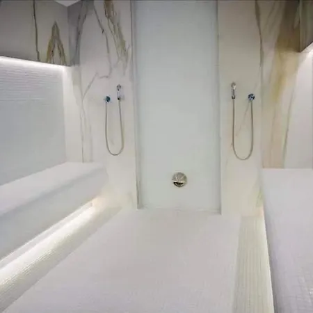 Apartamentele Delton Alezzi Apartment